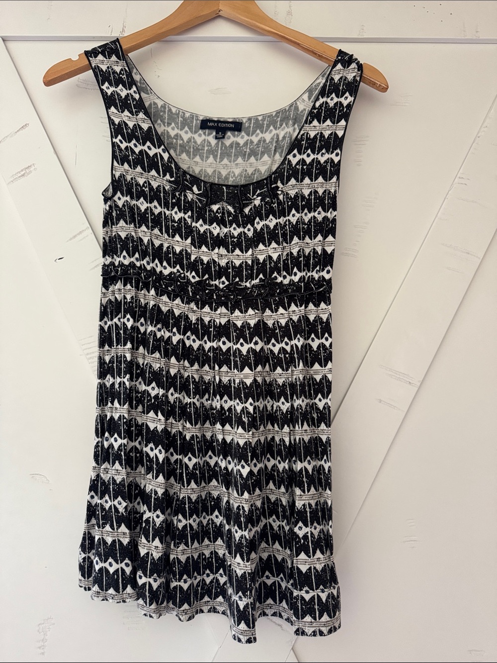 Max Edition Black & White Geometric Scoop Tank